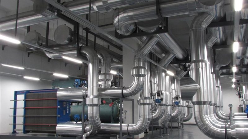 化工行业水冷螺杆冷水机：高效制冷的秘密武器